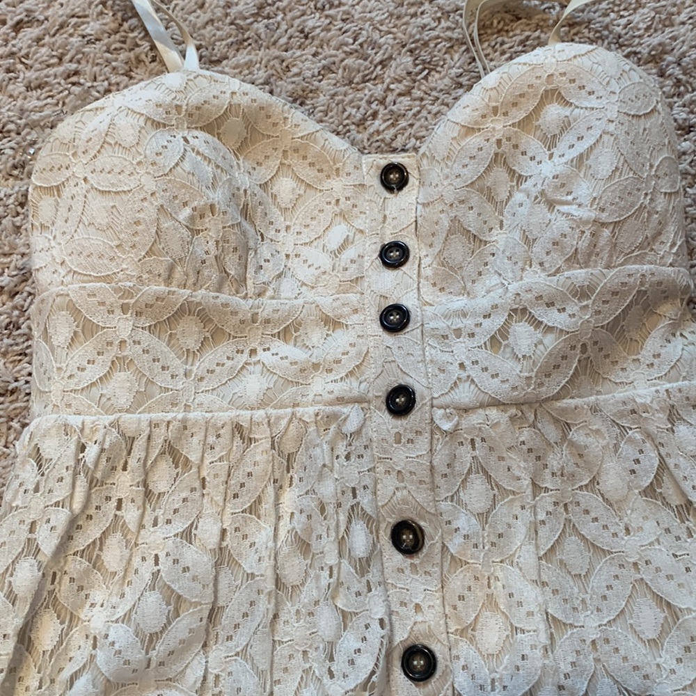 Cream colored dress - Picture 2 of 4